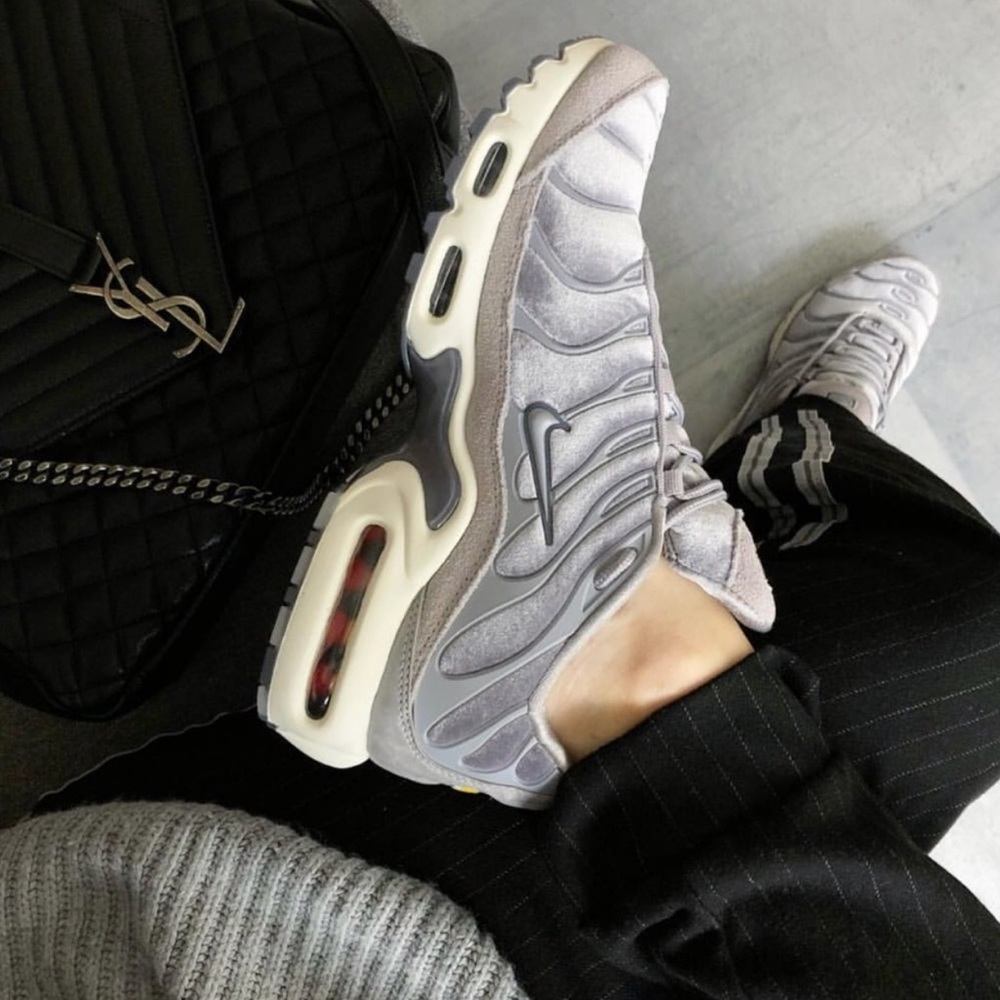 Nike Air Max Plus LX  velvet sneakers size 7.5 - Picture 2 of 8